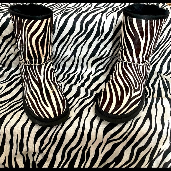 UGG ZEBRA BOOTS - Picture 1 of 5
